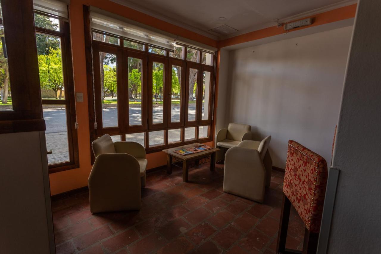 Pinto Terraza Hostel Esquel Bagian luar foto