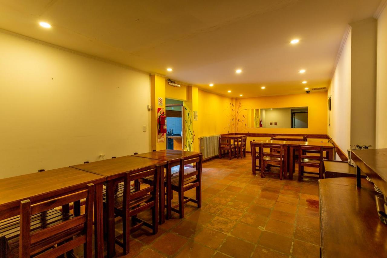Pinto Terraza Hostel Esquel Bagian luar foto