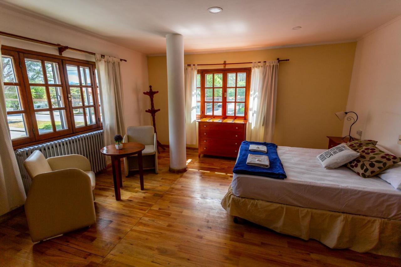 Pinto Terraza Hostel Esquel Bagian luar foto