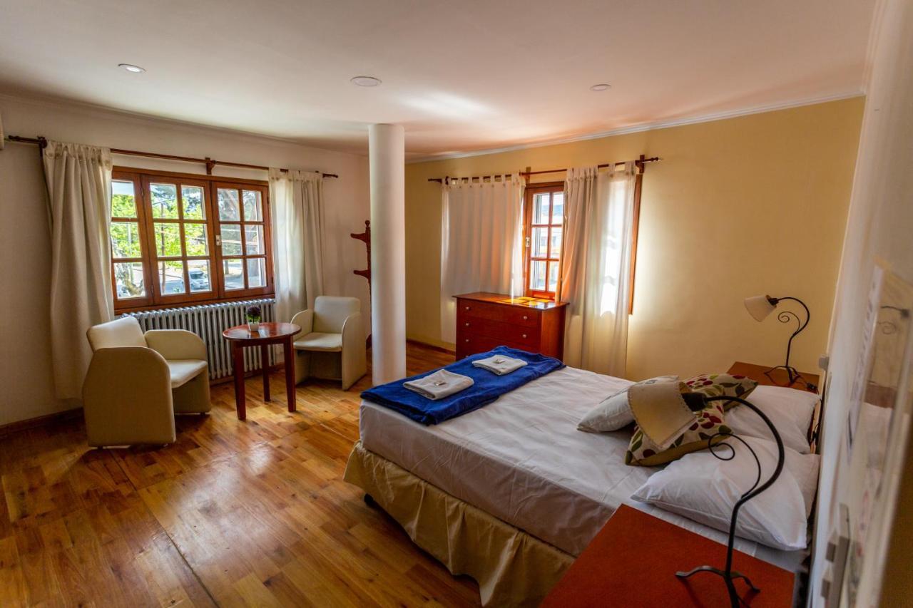 Pinto Terraza Hostel Esquel Bagian luar foto