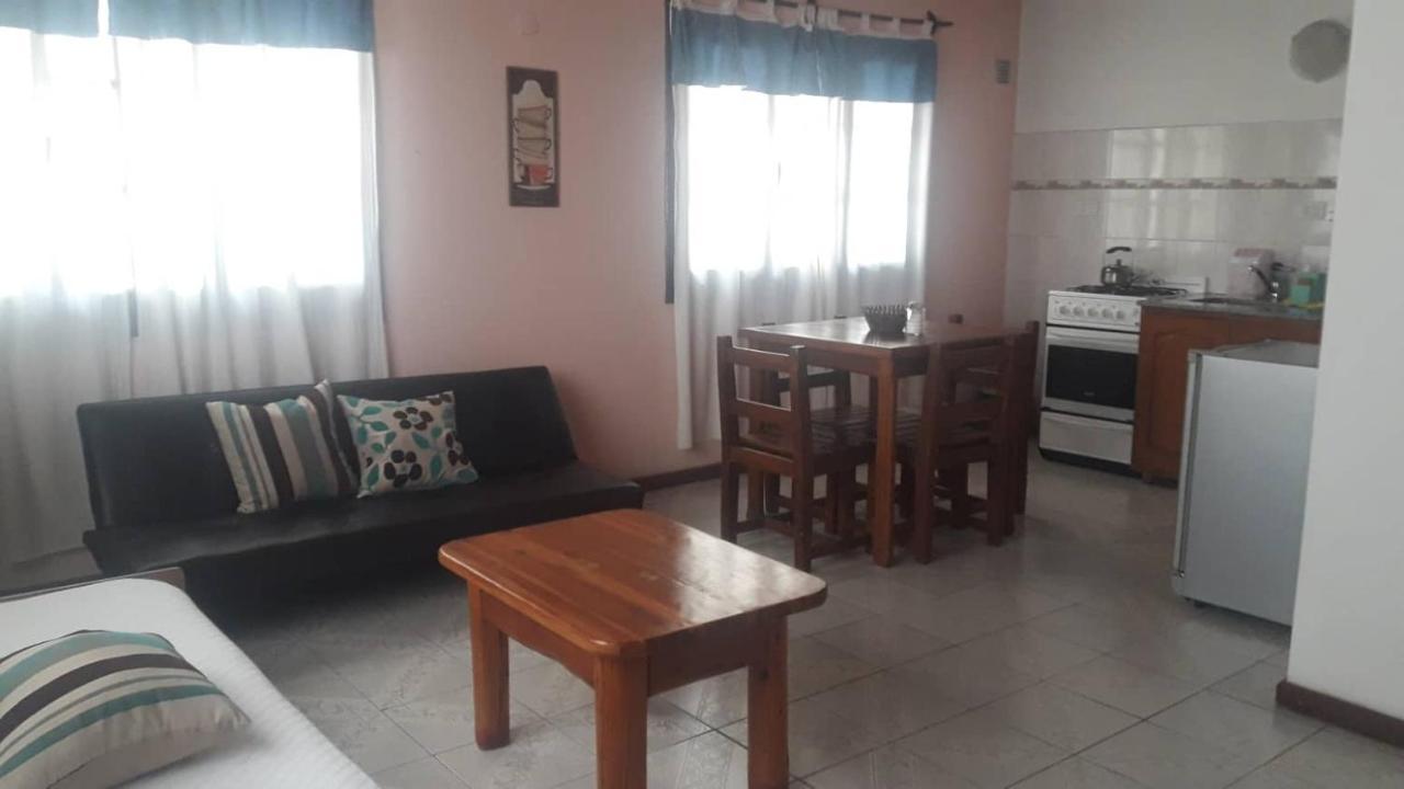 Pinto Terraza Hostel Esquel Bagian luar foto